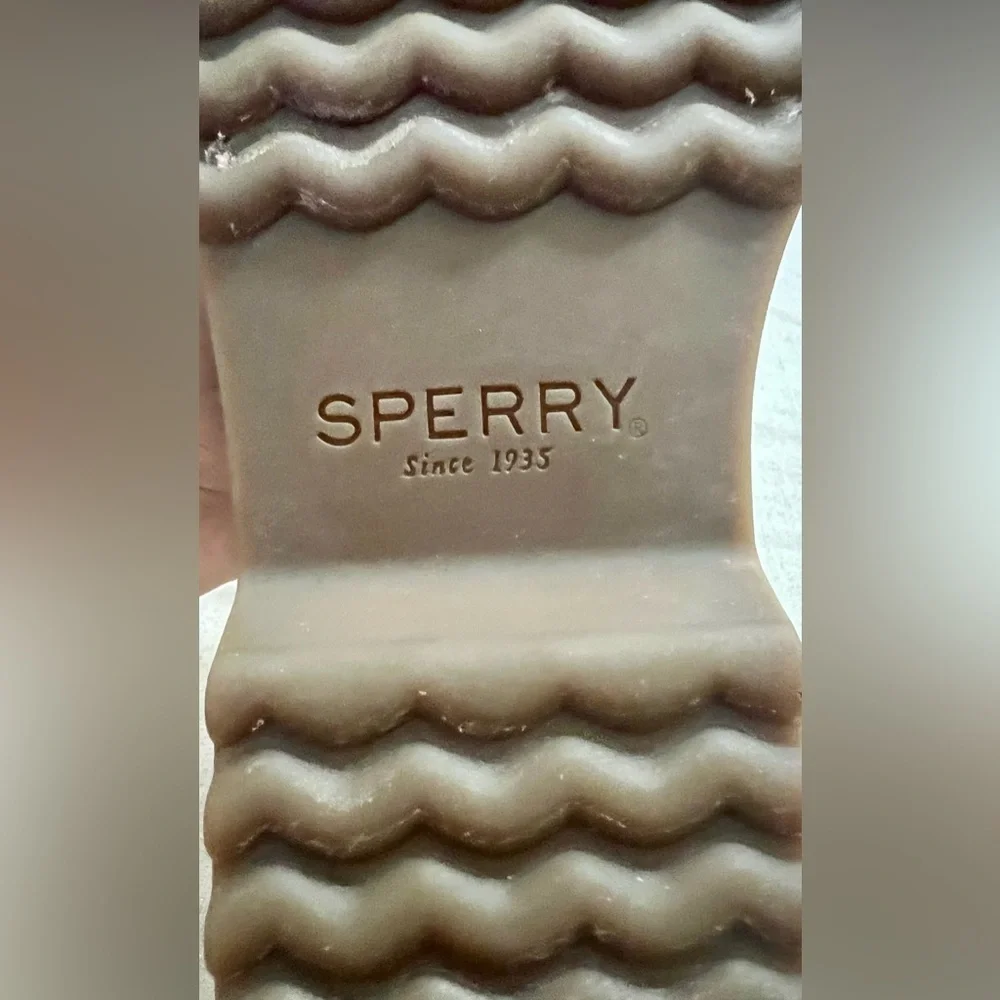 NEW SPERRY Women’s Maritime Repel Snow Boots Tan/Navy With Thinsulat -Size 5